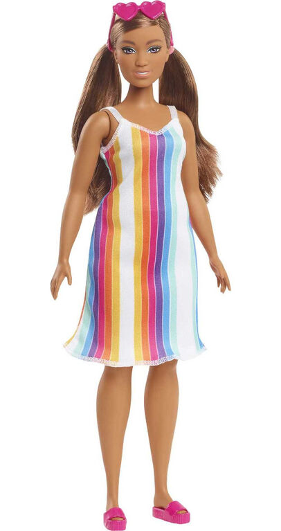 Barbie Loves the Ocean Beach-Themed Doll (11.5-inch Curvy Brunette), Made  from Recycled Plastics, Wearing Fashion & Accessories, For 3 to 7 Year Olds