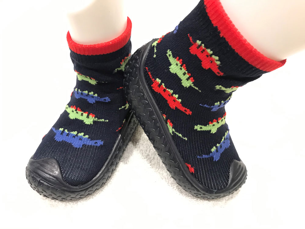 sock shoes with toes